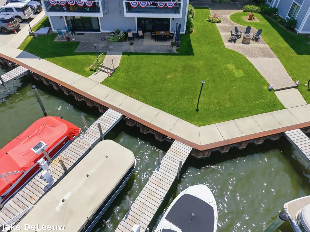 400 Lakeview Court #01A Spring Lake, MI 49456