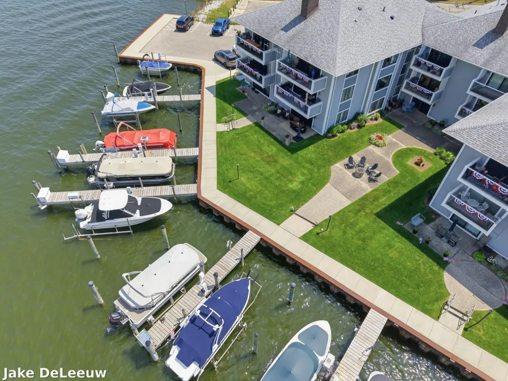 400 Lakeview Court #01A Spring Lake, MI 49456