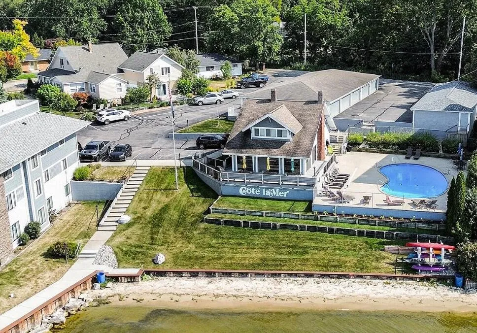 400 Lakeview Court #01A Spring Lake, MI 49456