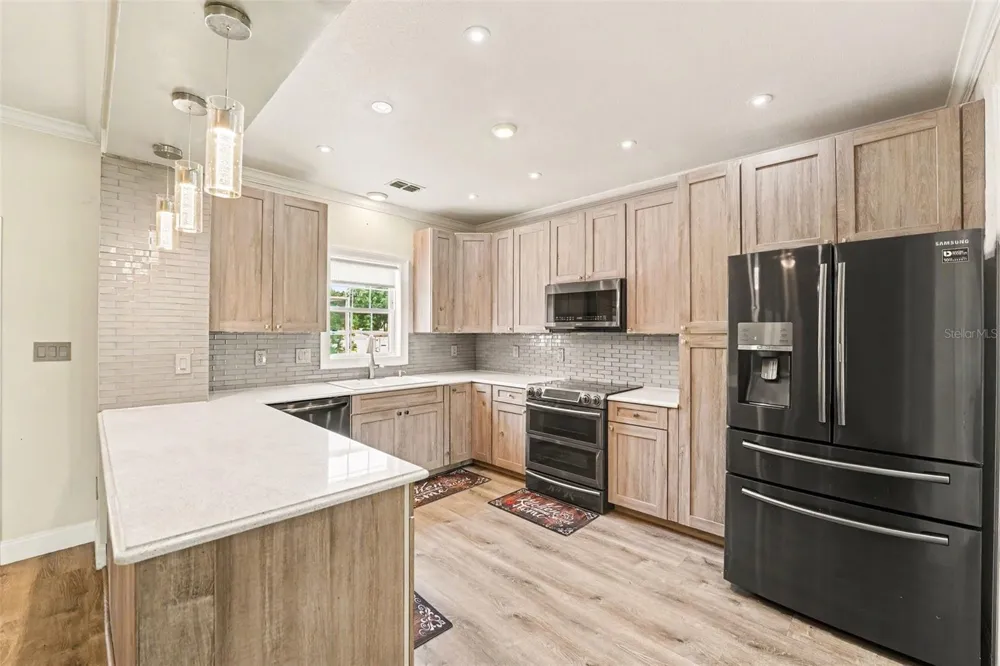 100 SYLVANA COURT Auburndale, FL 33823