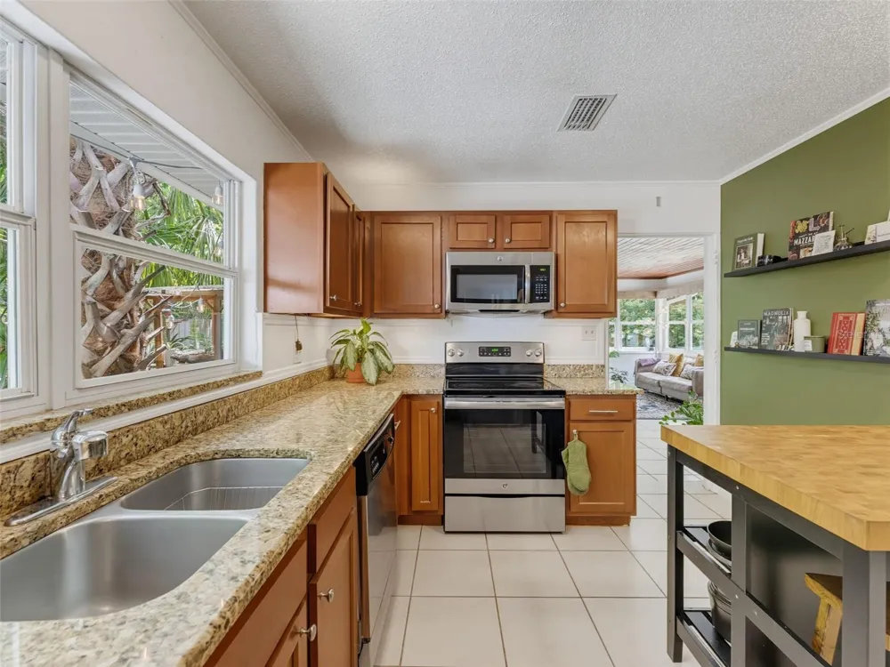 5704 13TH STREET Zephyrhills, FL 33542