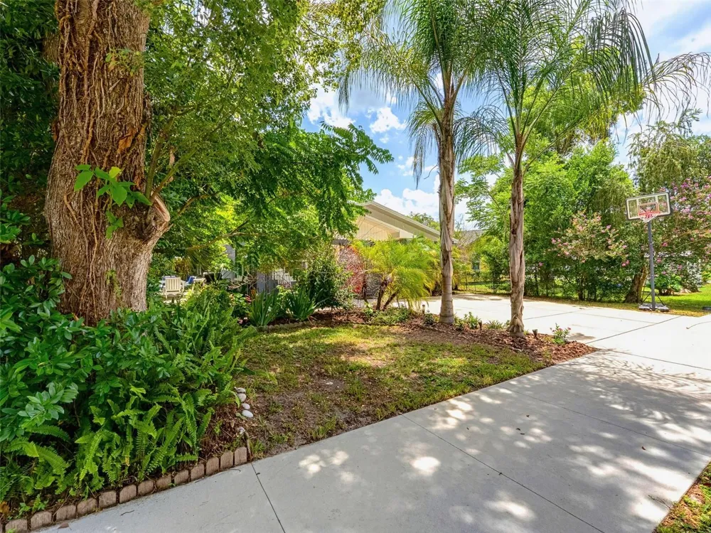 5704 13TH STREET Zephyrhills, FL 33542