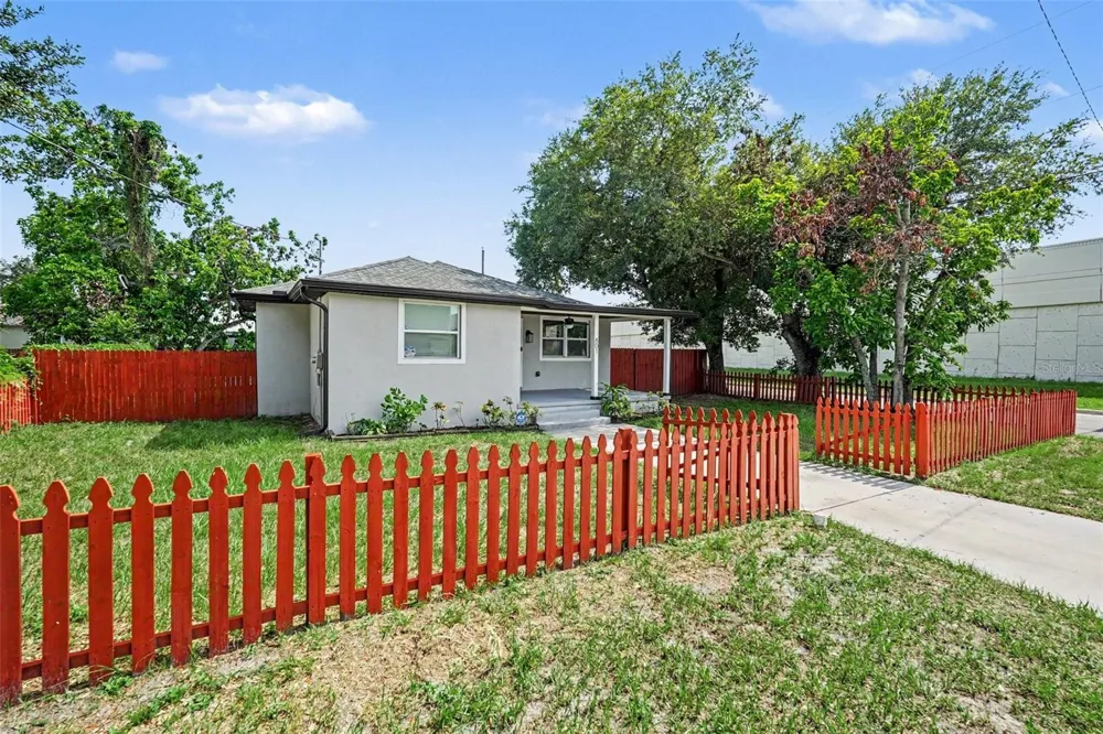 801 E BAKER STREET Tampa, FL 33603