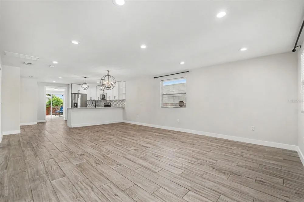 801 E BAKER STREET Tampa, FL 33603