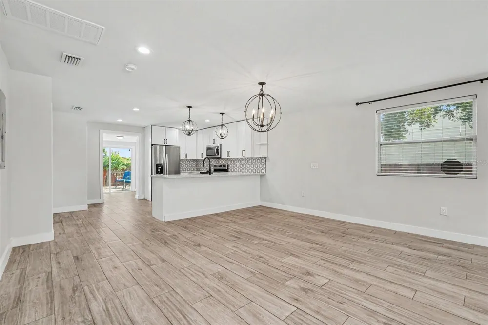 801 E BAKER STREET Tampa, FL 33603