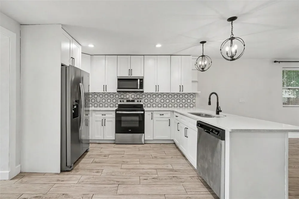 801 E BAKER STREET Tampa, FL 33603