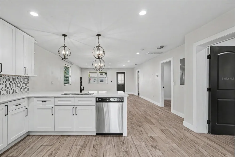 801 E BAKER STREET Tampa, FL 33603