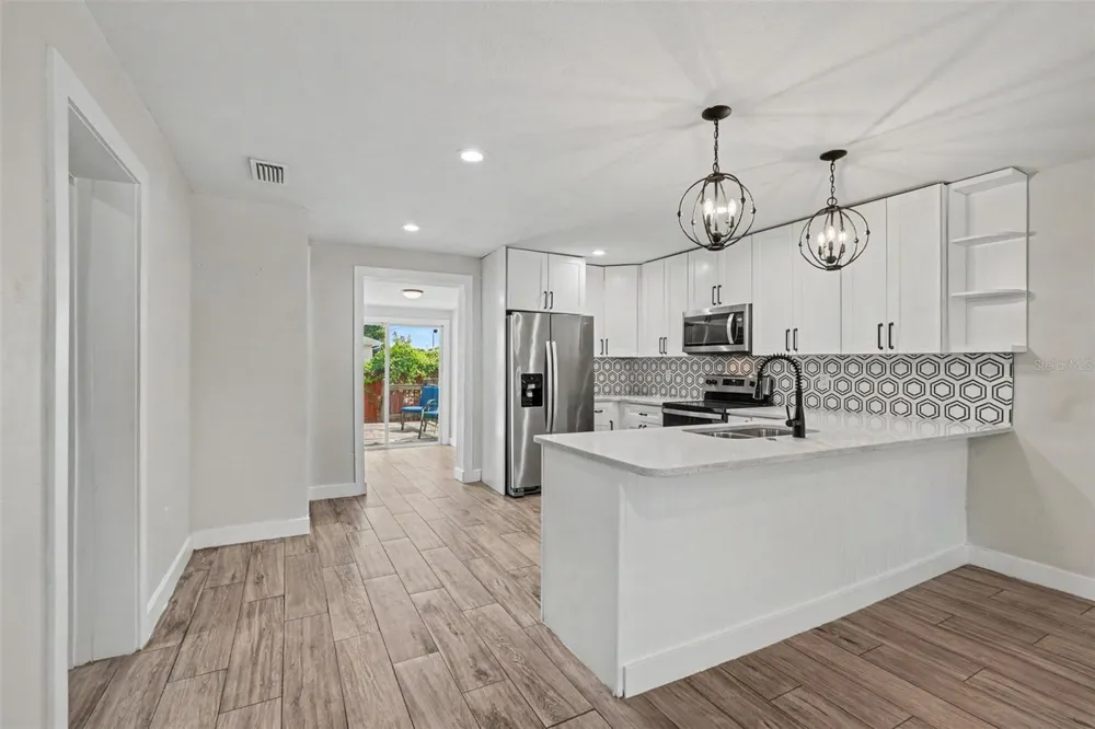801 E BAKER STREET Tampa, FL 33603