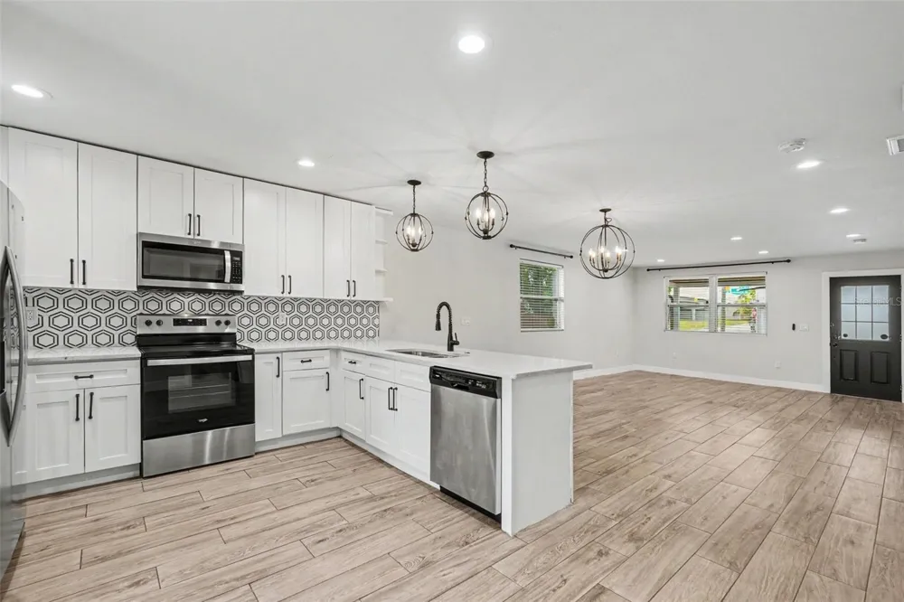 801 E BAKER STREET Tampa, FL 33603
