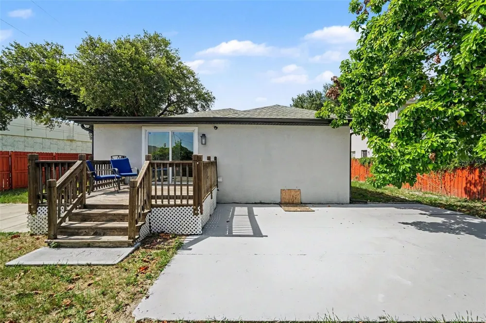801 E BAKER STREET Tampa, FL 33603
