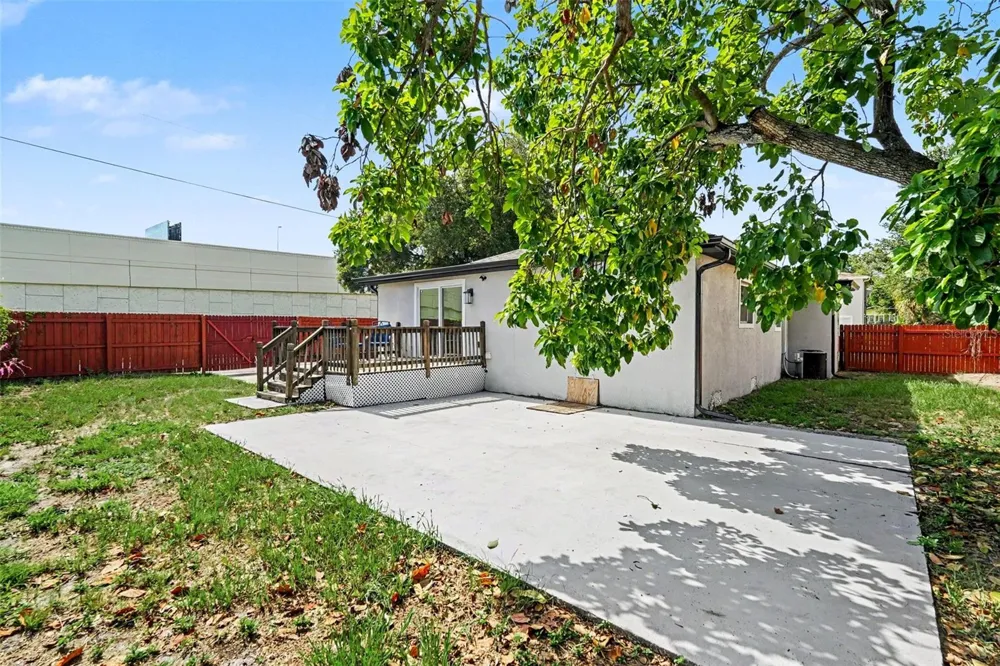 801 E BAKER STREET Tampa, FL 33603