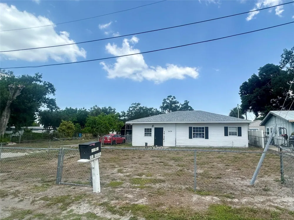 2628 45TH AVENUE W Bradenton, FL 34207