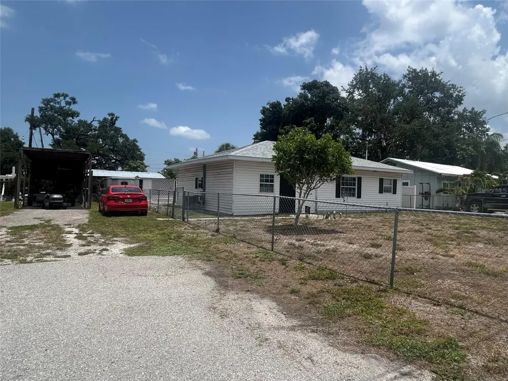 2628 45TH AVENUE W Bradenton, FL 34207