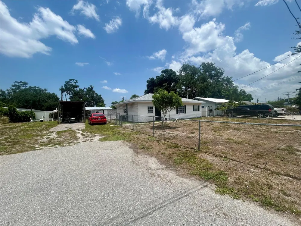 2628 45TH AVENUE W Bradenton, FL 34207