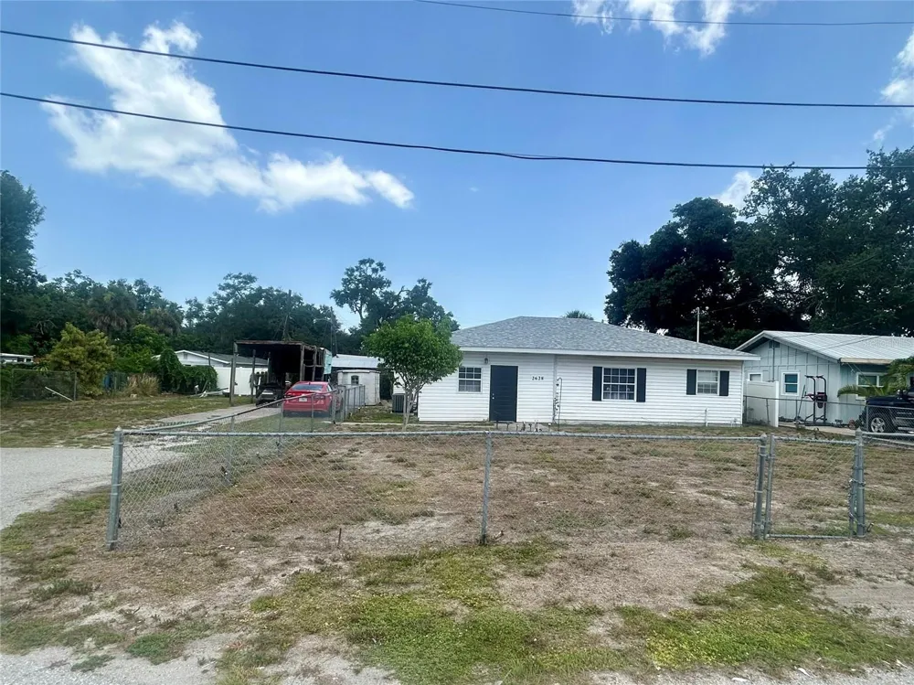 2628 45TH AVENUE W Bradenton, FL 34207