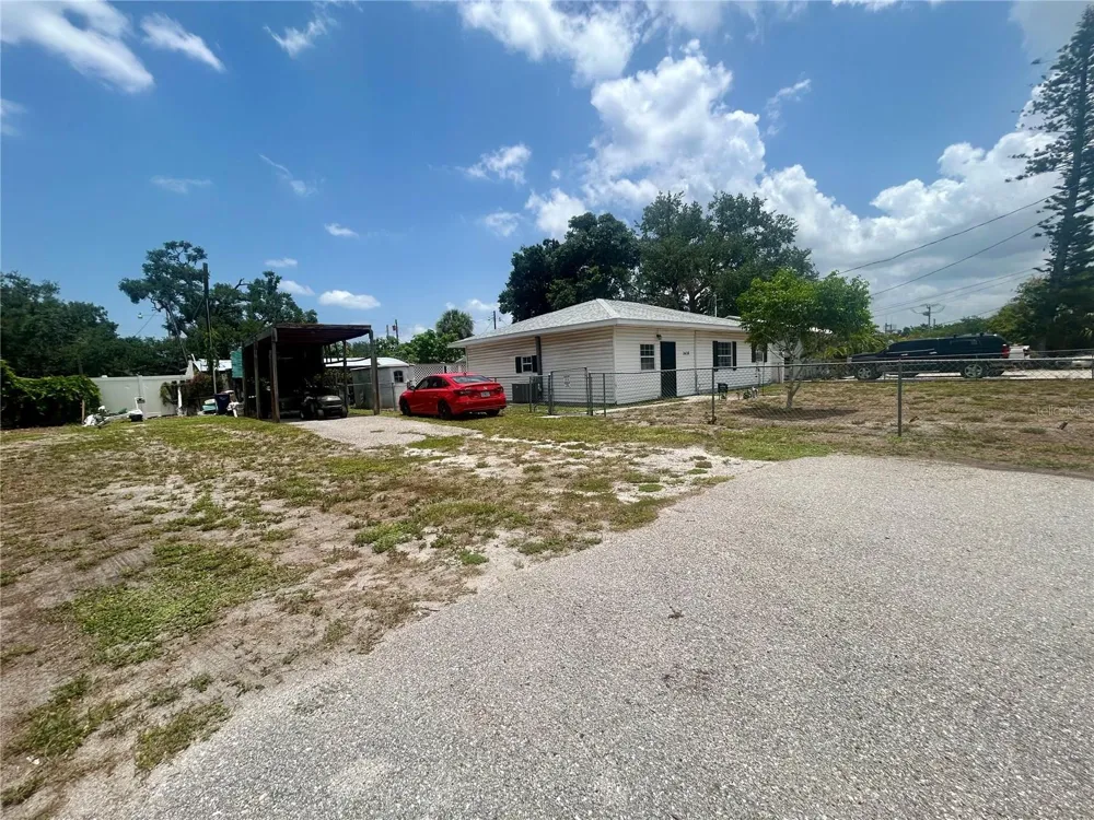 2628 45TH AVENUE W Bradenton, FL 34207