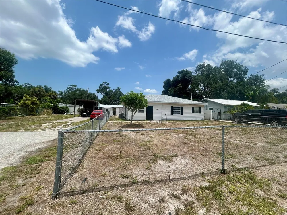 2628 45TH AVENUE W Bradenton, FL 34207