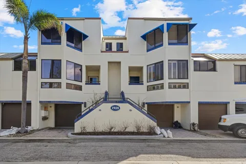 1928 HARBOURSIDE DRIVE #1402
