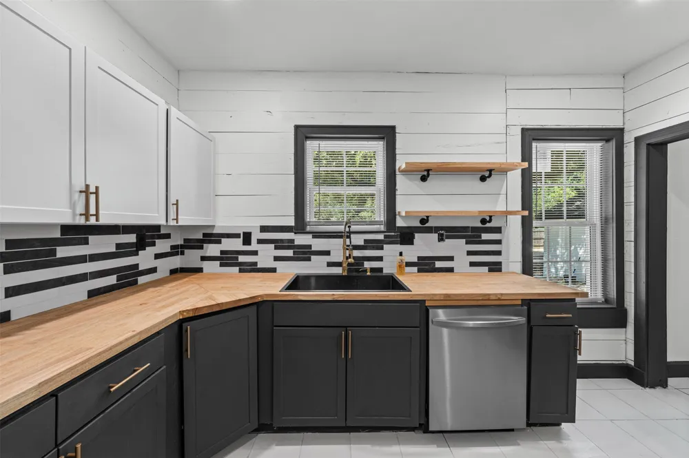 1707 Travis Avenue Cameron, TX 76520