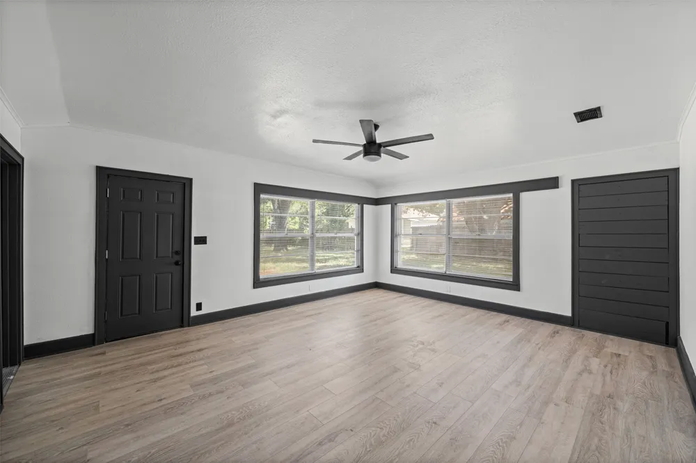 1707 Travis Avenue Cameron, TX 76520