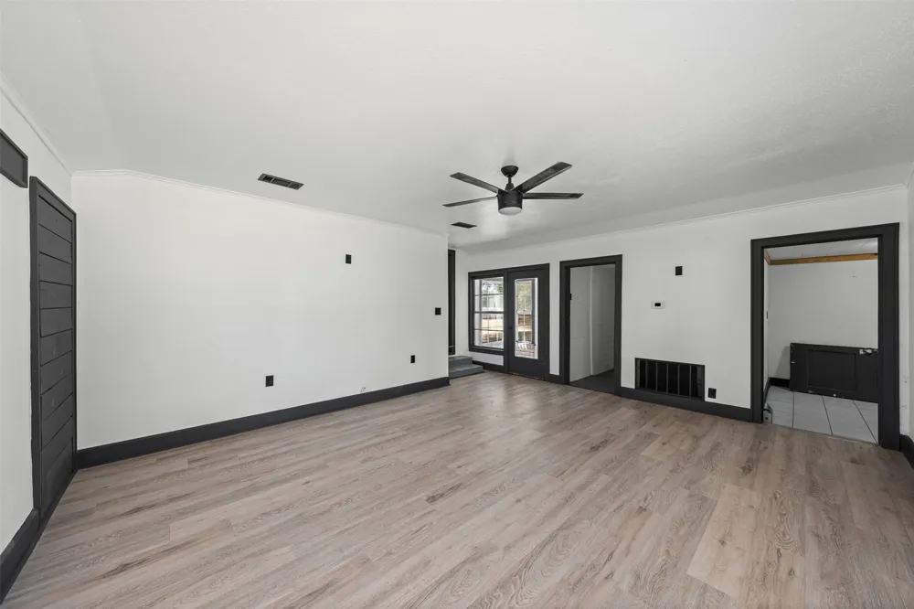 1707 Travis Avenue Cameron, TX 76520