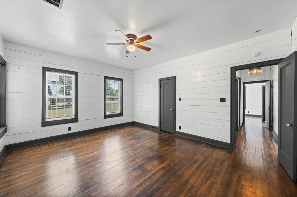 1707 Travis Avenue Cameron, TX 76520
