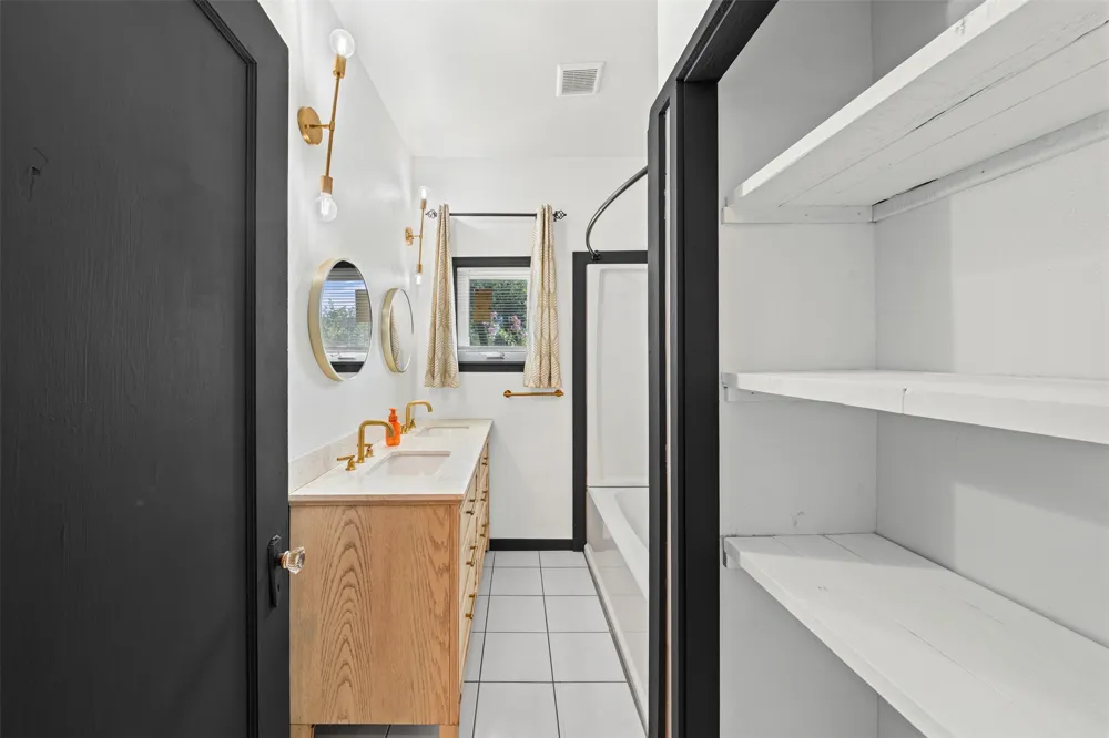 1707 Travis Avenue Cameron, TX 76520