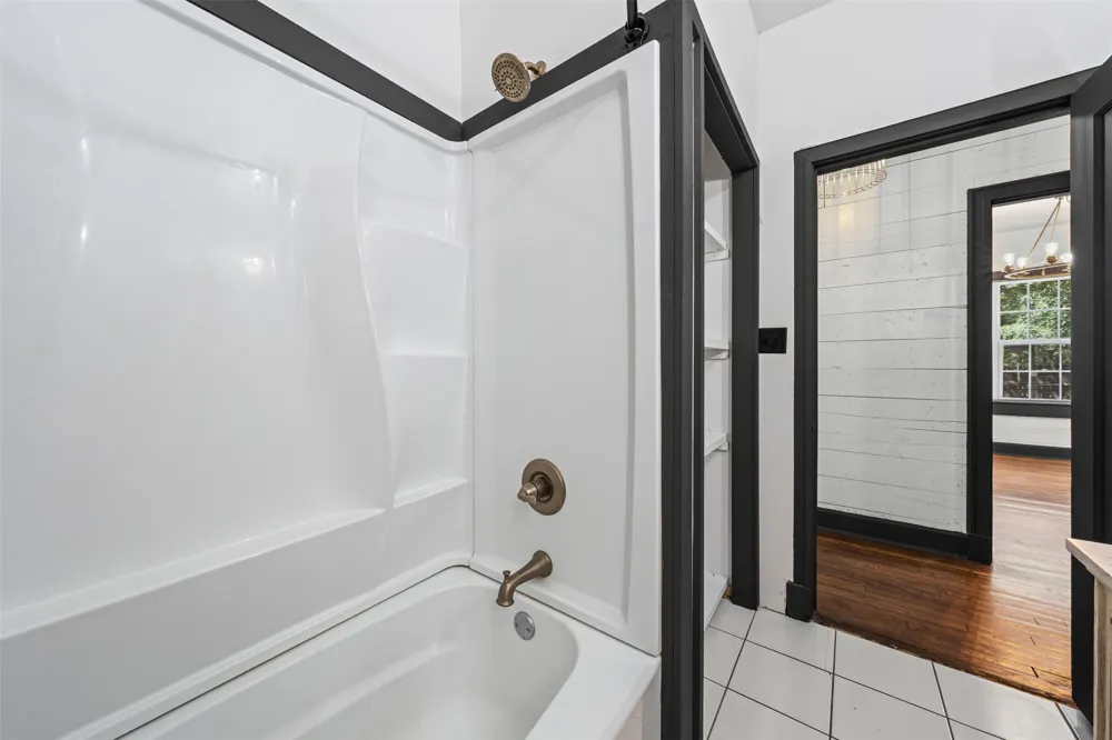 1707 Travis Avenue Cameron, TX 76520