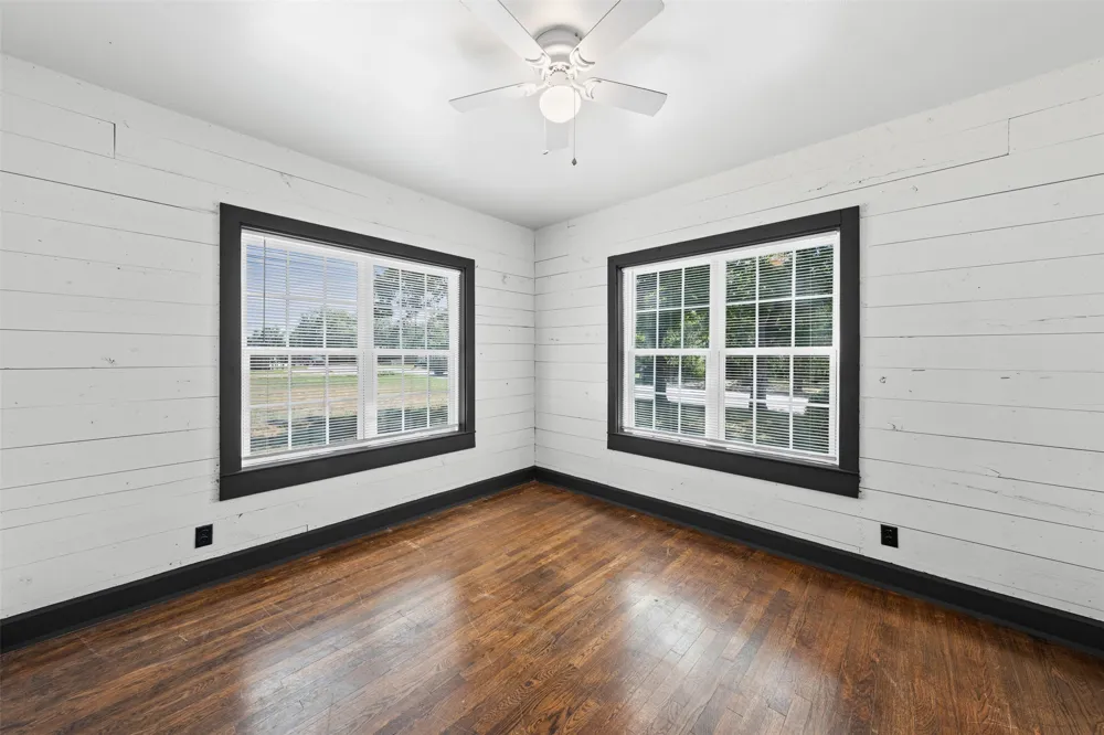 1707 Travis Avenue Cameron, TX 76520