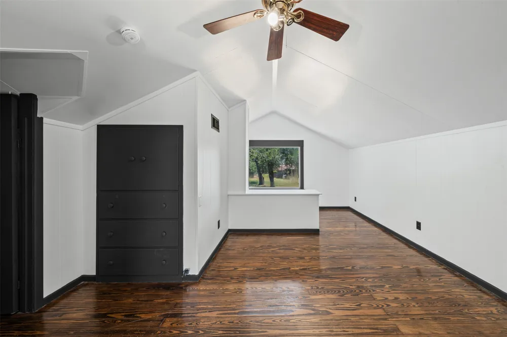 1707 Travis Avenue Cameron, TX 76520
