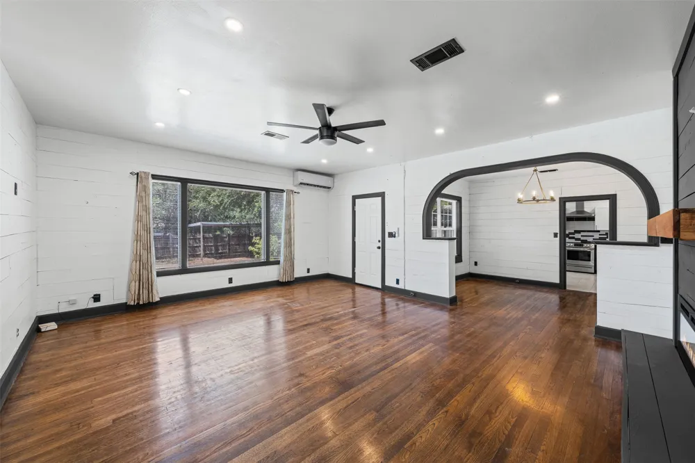 1707 Travis Avenue Cameron, TX 76520