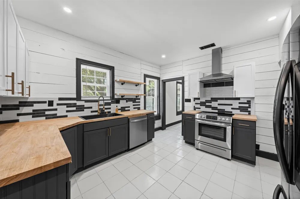 1707 Travis Avenue Cameron, TX 76520