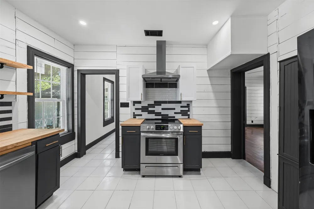 1707 Travis Avenue Cameron, TX 76520