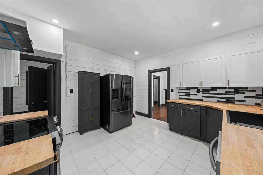 1707 Travis Avenue Cameron, TX 76520