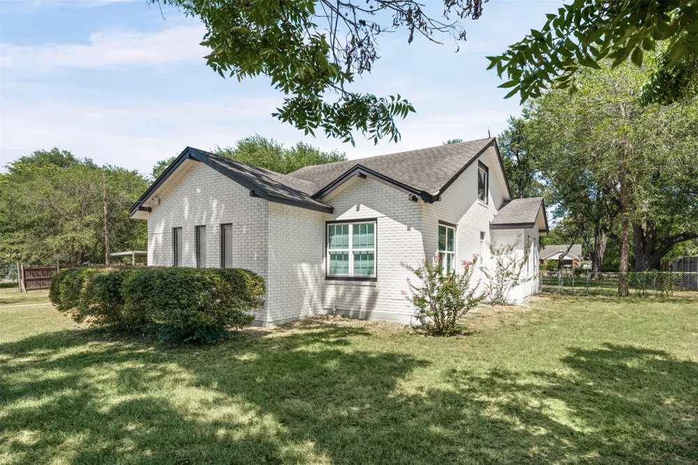 1707 Travis Avenue Cameron, TX 76520