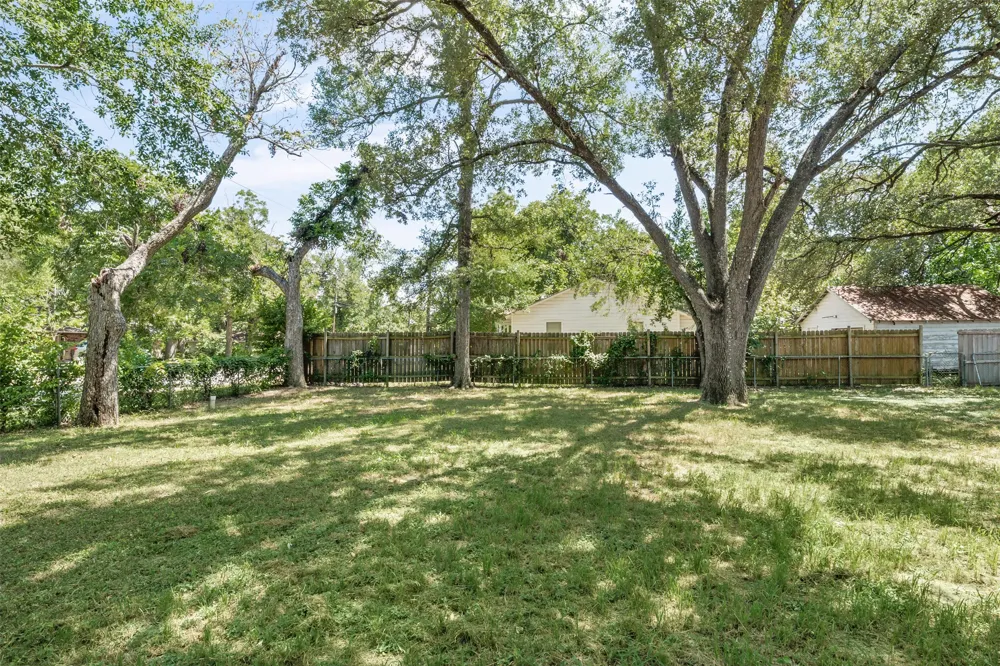 1707 Travis Avenue Cameron, TX 76520