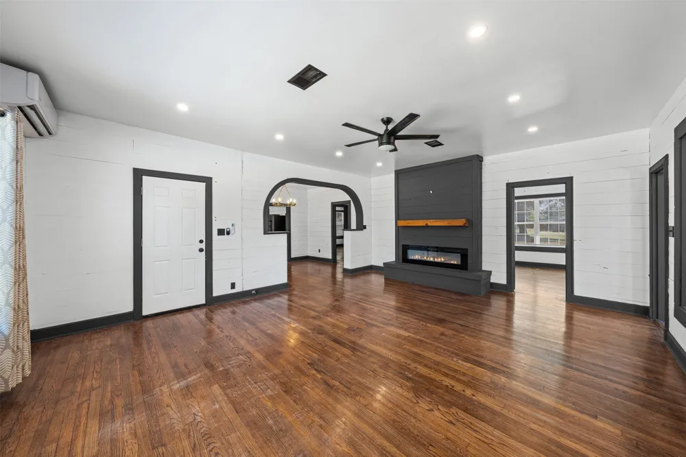 1707 Travis Avenue Cameron, TX 76520