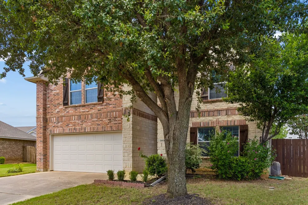 3800 Windy Point Drive Denton, TX 76208