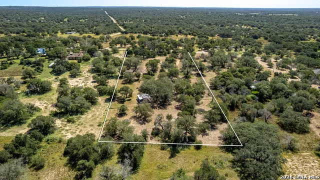 727 EAGLE CREEK DR Floresville, TX 78114