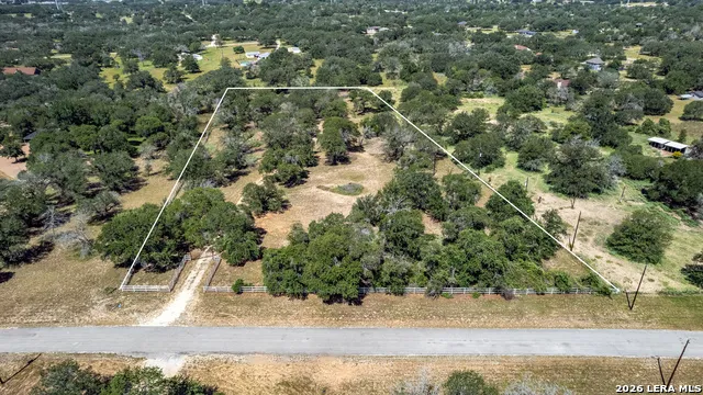 727 EAGLE CREEK DR Floresville, TX 78114