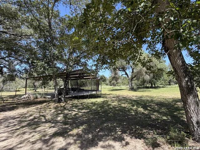 727 EAGLE CREEK DR Floresville, TX 78114