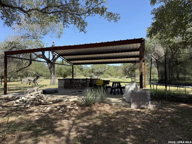 727 EAGLE CREEK DR Floresville, TX 78114