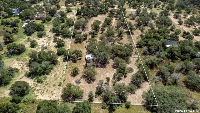 727 EAGLE CREEK DR Floresville, TX 78114