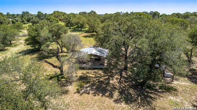 727 EAGLE CREEK DR Floresville, TX 78114