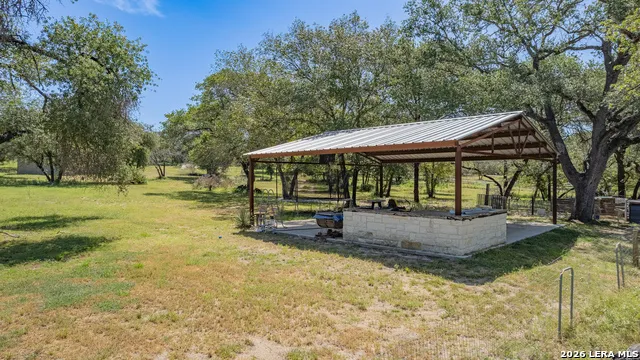 727 EAGLE CREEK DR Floresville, TX 78114