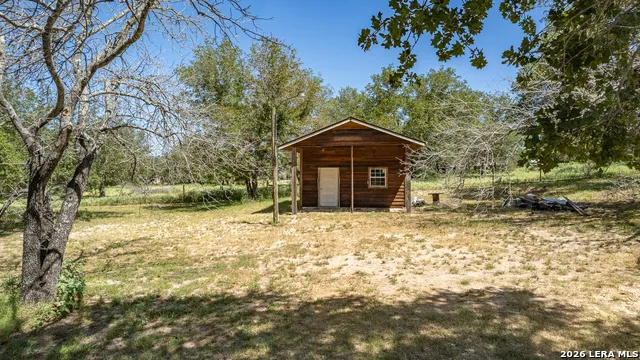 727 EAGLE CREEK DR Floresville, TX 78114