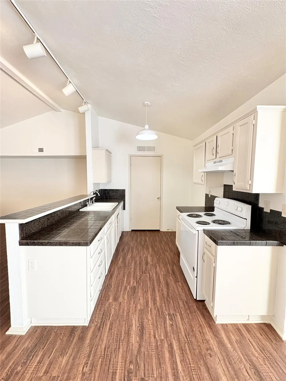658 Stonehenge Drive Grand Prairie, TX 75052