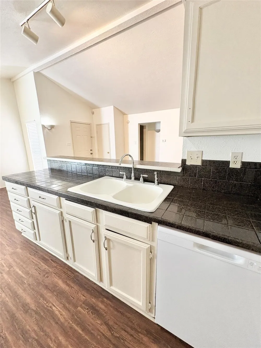 658 Stonehenge Drive Grand Prairie, TX 75052
