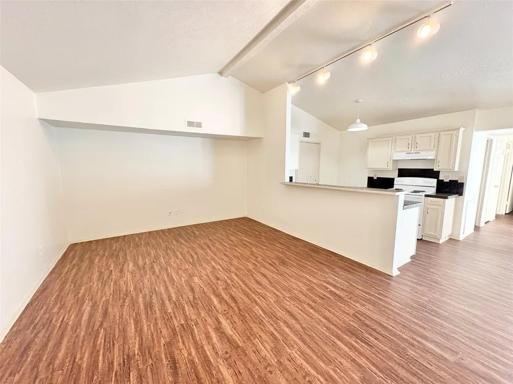 658 Stonehenge Drive Grand Prairie, TX 75052