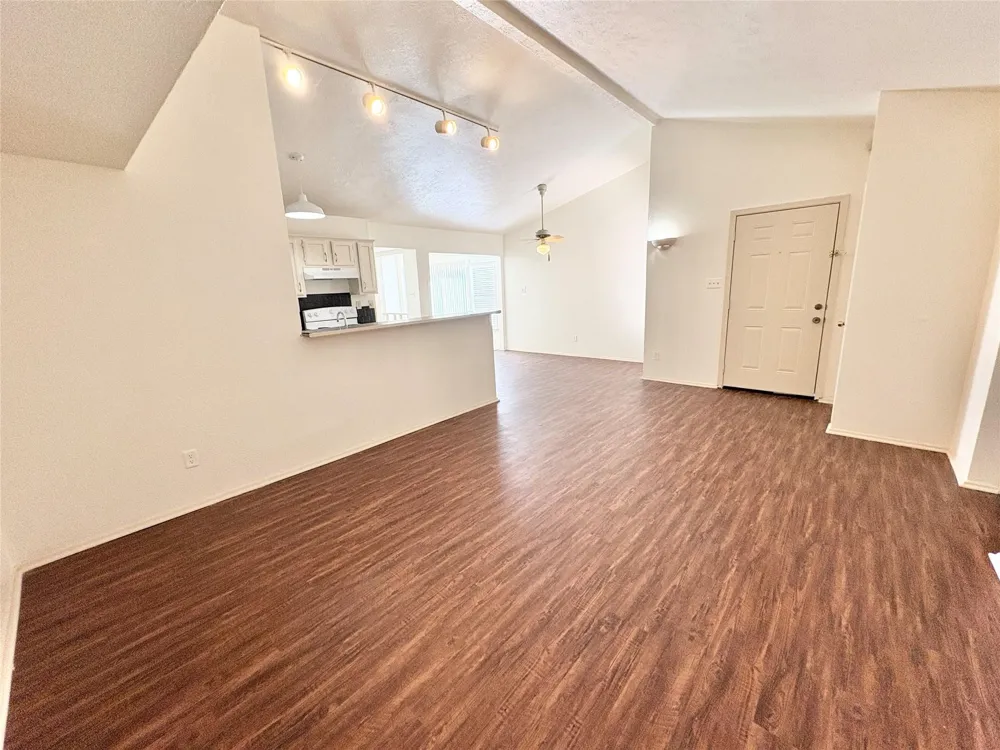 658 Stonehenge Drive Grand Prairie, TX 75052